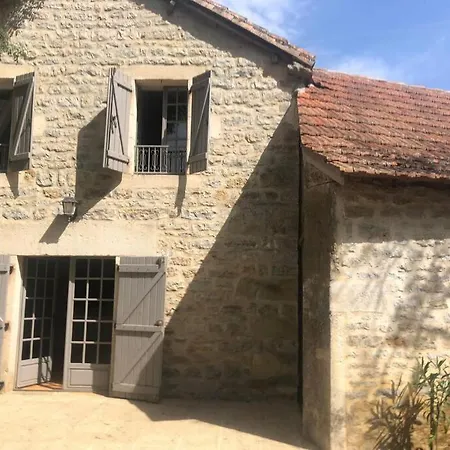 Holiday home Charmante Ferme Renovee Piscine Caylus